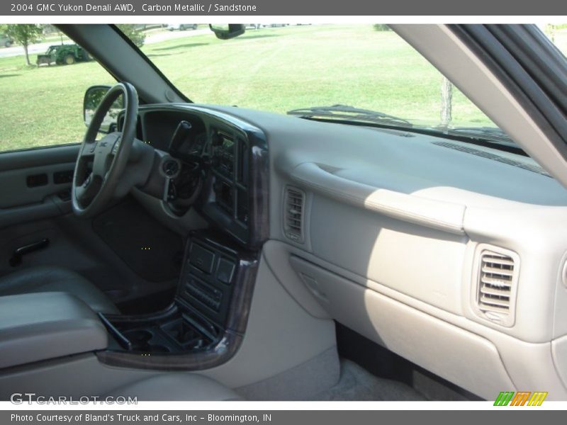 Carbon Metallic / Sandstone 2004 GMC Yukon Denali AWD