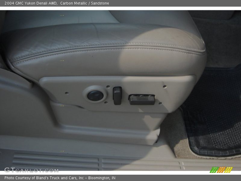 Carbon Metallic / Sandstone 2004 GMC Yukon Denali AWD