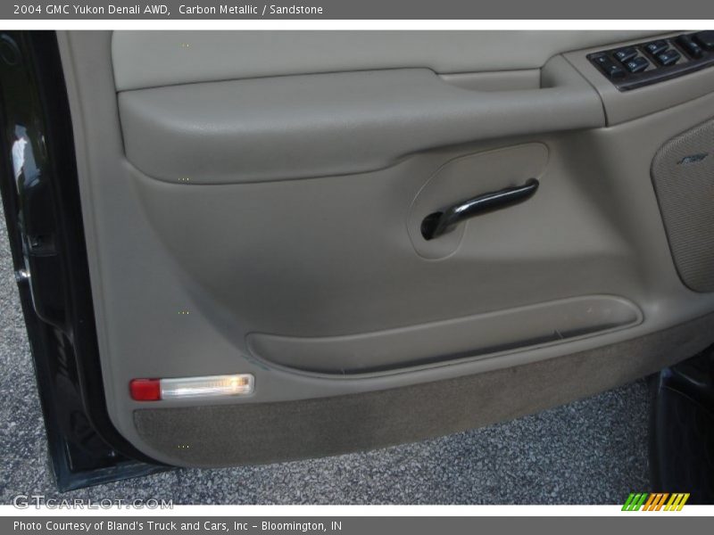 Carbon Metallic / Sandstone 2004 GMC Yukon Denali AWD