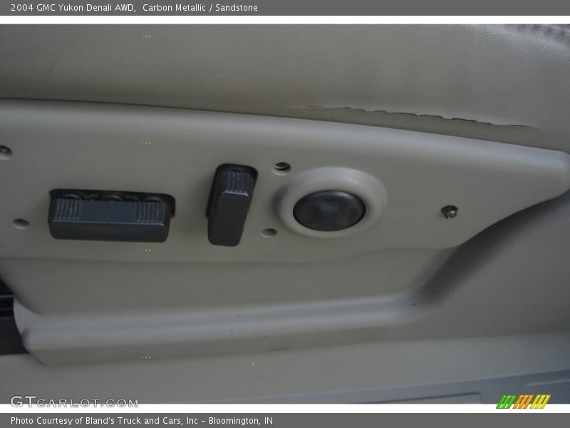 Carbon Metallic / Sandstone 2004 GMC Yukon Denali AWD