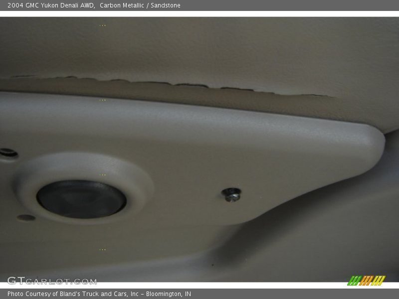 Carbon Metallic / Sandstone 2004 GMC Yukon Denali AWD