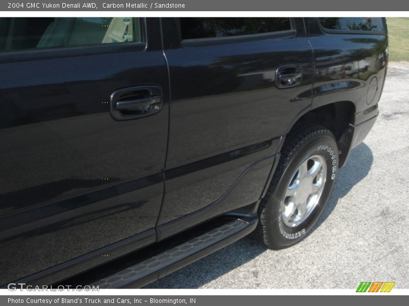 Carbon Metallic / Sandstone 2004 GMC Yukon Denali AWD
