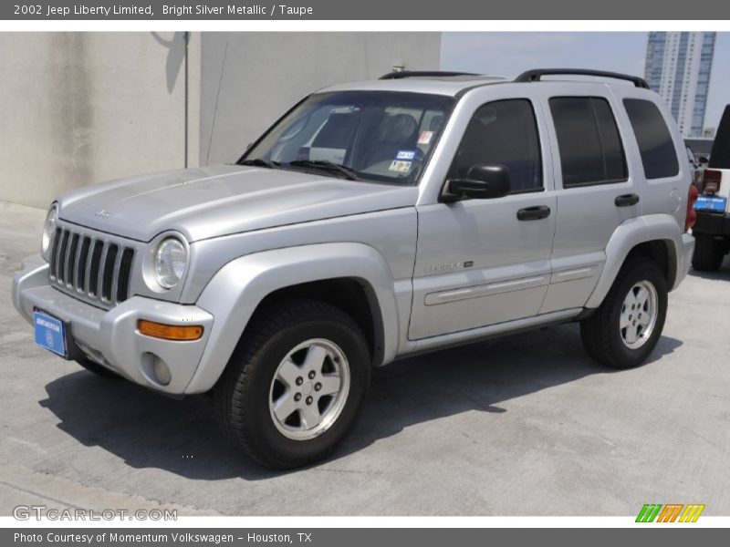 Front 3/4 View of 2002 Liberty Limited