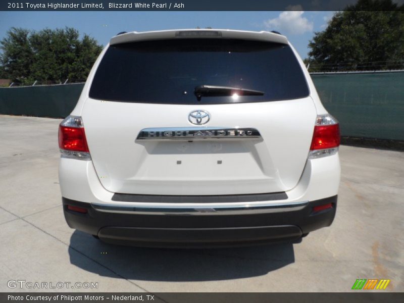 Blizzard White Pearl / Ash 2011 Toyota Highlander Limited