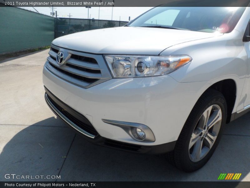 Blizzard White Pearl / Ash 2011 Toyota Highlander Limited