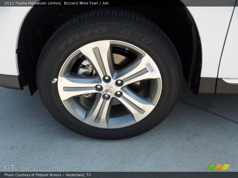 Blizzard White Pearl / Ash 2011 Toyota Highlander Limited