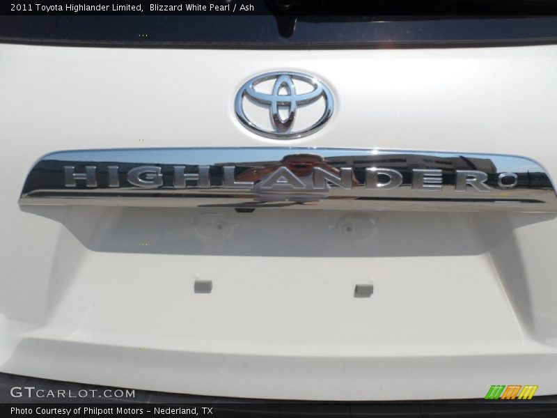 Blizzard White Pearl / Ash 2011 Toyota Highlander Limited