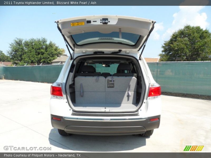 Blizzard White Pearl / Ash 2011 Toyota Highlander Limited