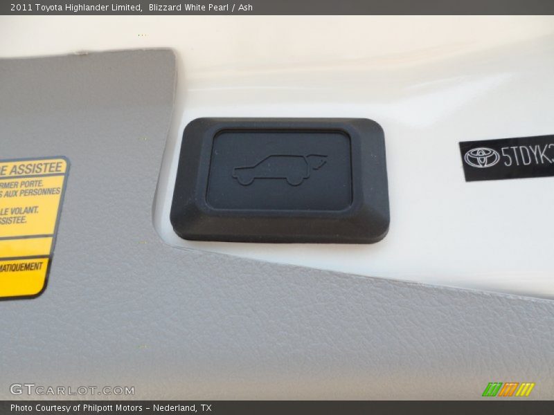 Blizzard White Pearl / Ash 2011 Toyota Highlander Limited