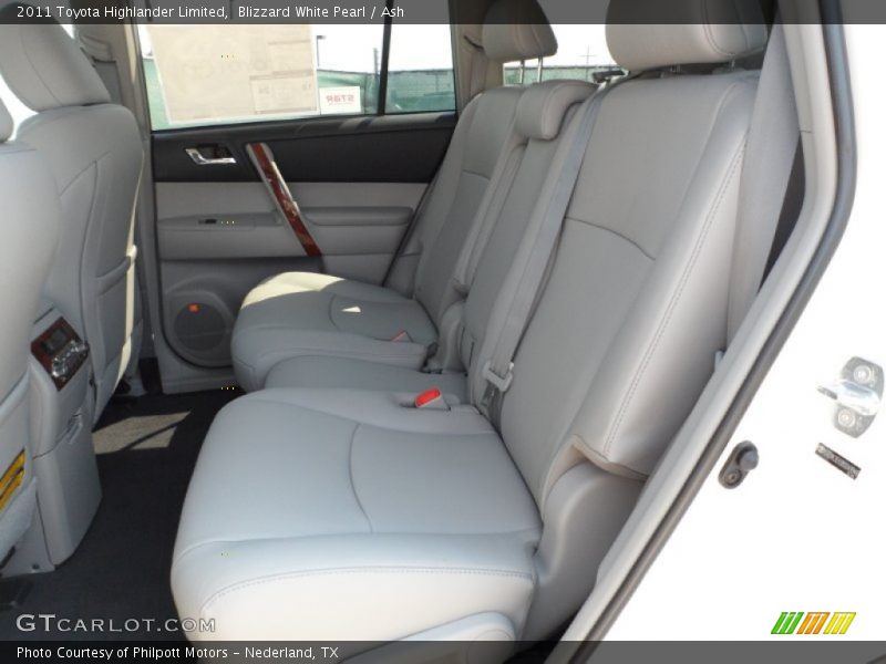 Blizzard White Pearl / Ash 2011 Toyota Highlander Limited