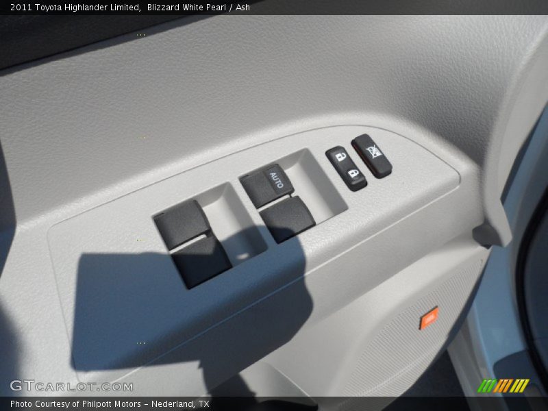 Blizzard White Pearl / Ash 2011 Toyota Highlander Limited