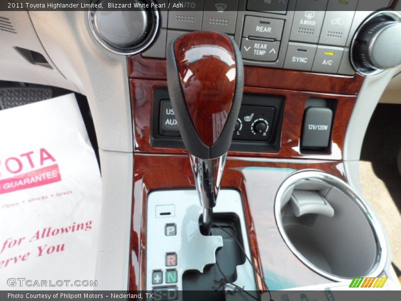 Blizzard White Pearl / Ash 2011 Toyota Highlander Limited