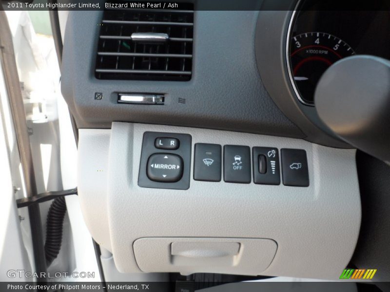 Blizzard White Pearl / Ash 2011 Toyota Highlander Limited