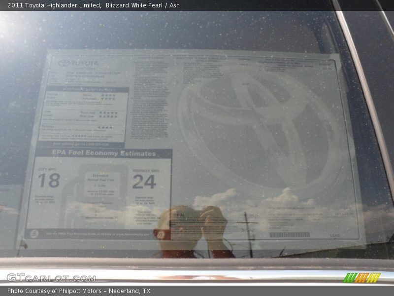 Blizzard White Pearl / Ash 2011 Toyota Highlander Limited