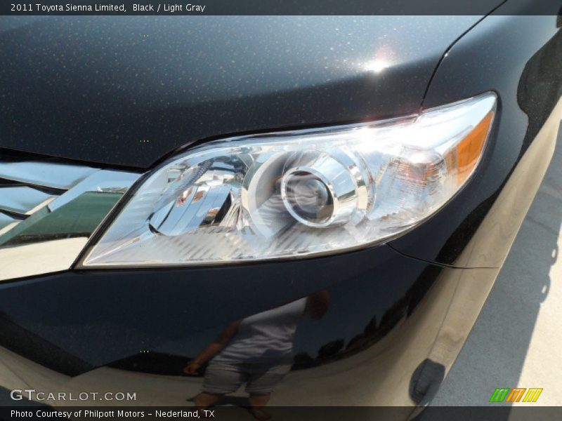 Black / Light Gray 2011 Toyota Sienna Limited