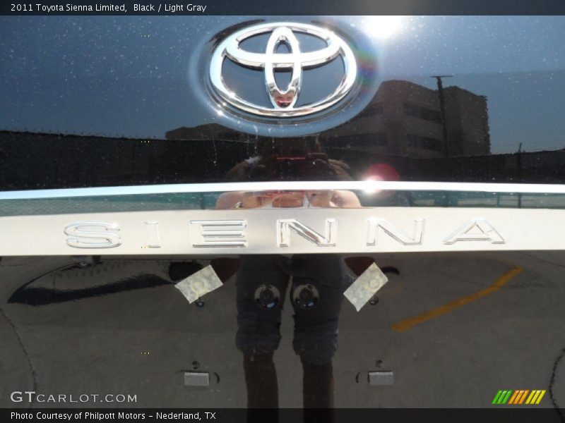 Black / Light Gray 2011 Toyota Sienna Limited