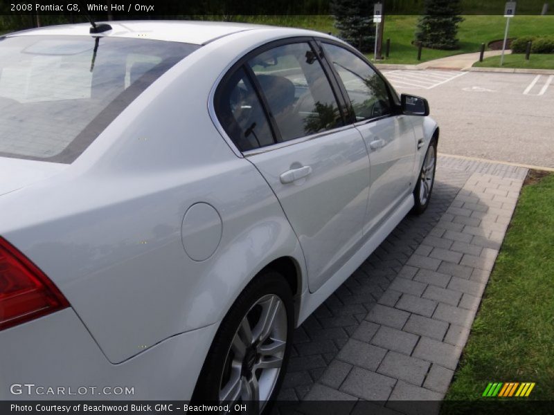 White Hot / Onyx 2008 Pontiac G8