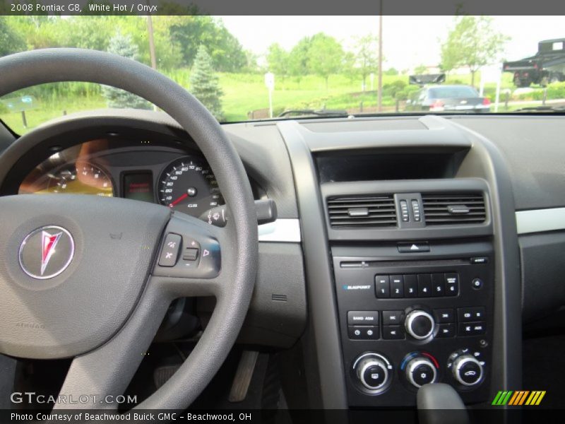 White Hot / Onyx 2008 Pontiac G8