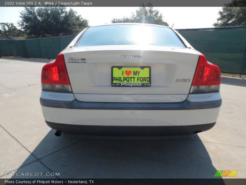 White / Taupe/Light Taupe 2002 Volvo S60 2.4