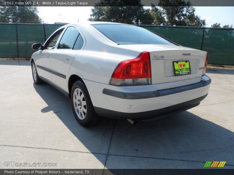 White / Taupe/Light Taupe 2002 Volvo S60 2.4