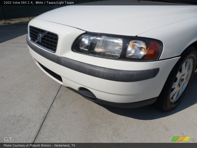 White / Taupe/Light Taupe 2002 Volvo S60 2.4
