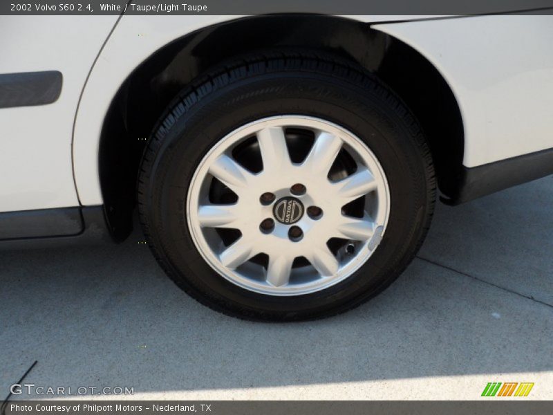 White / Taupe/Light Taupe 2002 Volvo S60 2.4