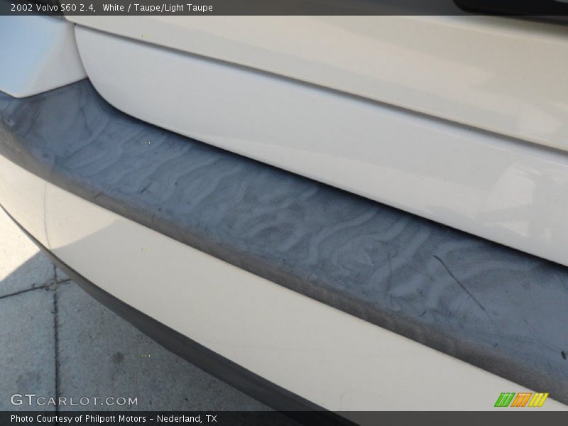 White / Taupe/Light Taupe 2002 Volvo S60 2.4