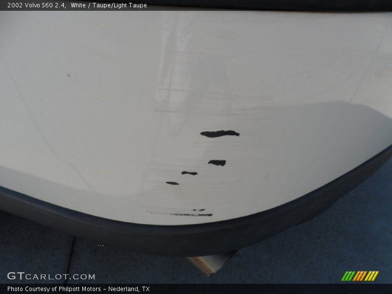 White / Taupe/Light Taupe 2002 Volvo S60 2.4