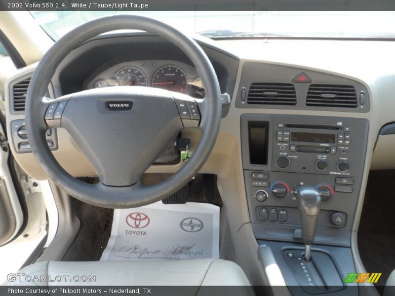 White / Taupe/Light Taupe 2002 Volvo S60 2.4