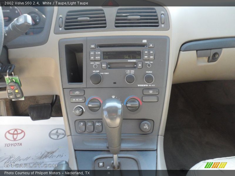 White / Taupe/Light Taupe 2002 Volvo S60 2.4