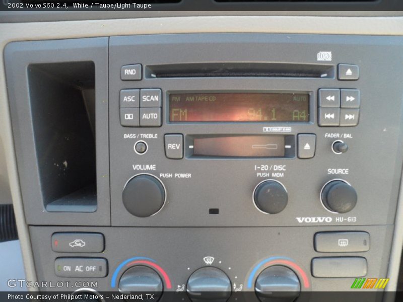 White / Taupe/Light Taupe 2002 Volvo S60 2.4