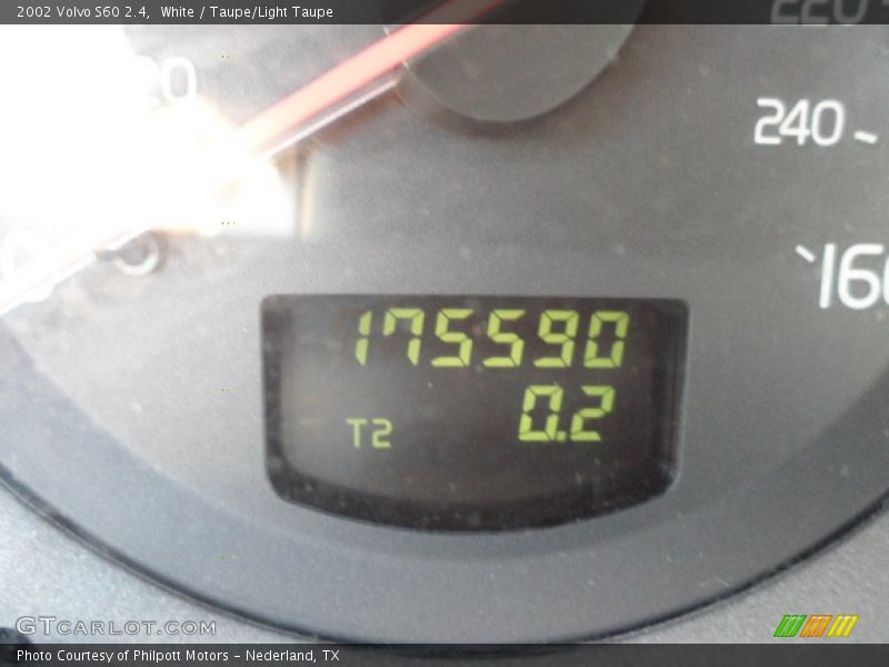 White / Taupe/Light Taupe 2002 Volvo S60 2.4