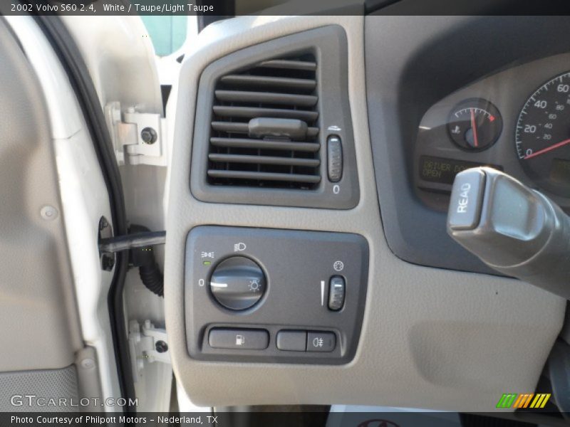 White / Taupe/Light Taupe 2002 Volvo S60 2.4