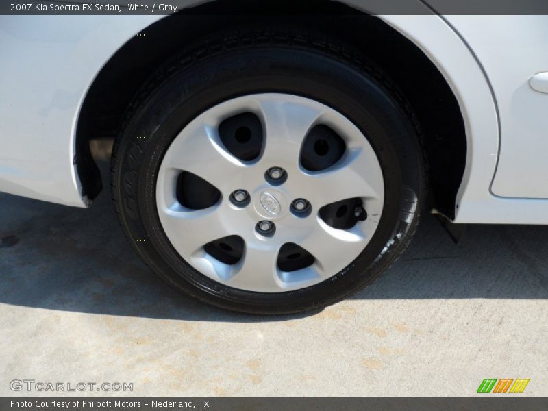 White / Gray 2007 Kia Spectra EX Sedan