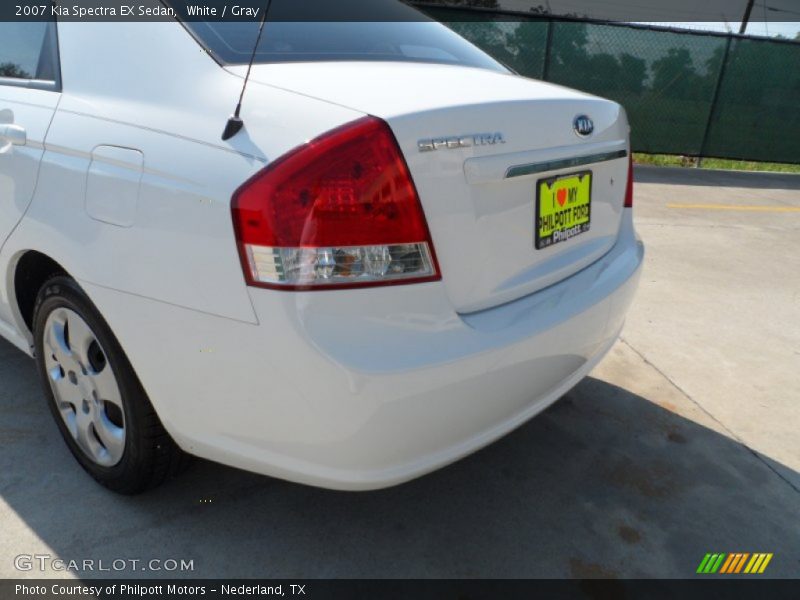 White / Gray 2007 Kia Spectra EX Sedan