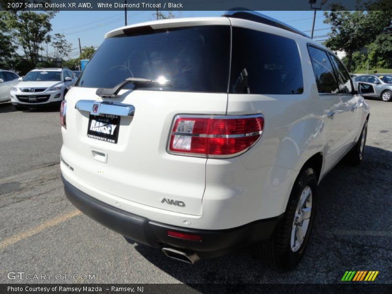 White Diamond Tricoat / Black 2007 Saturn Outlook XR AWD