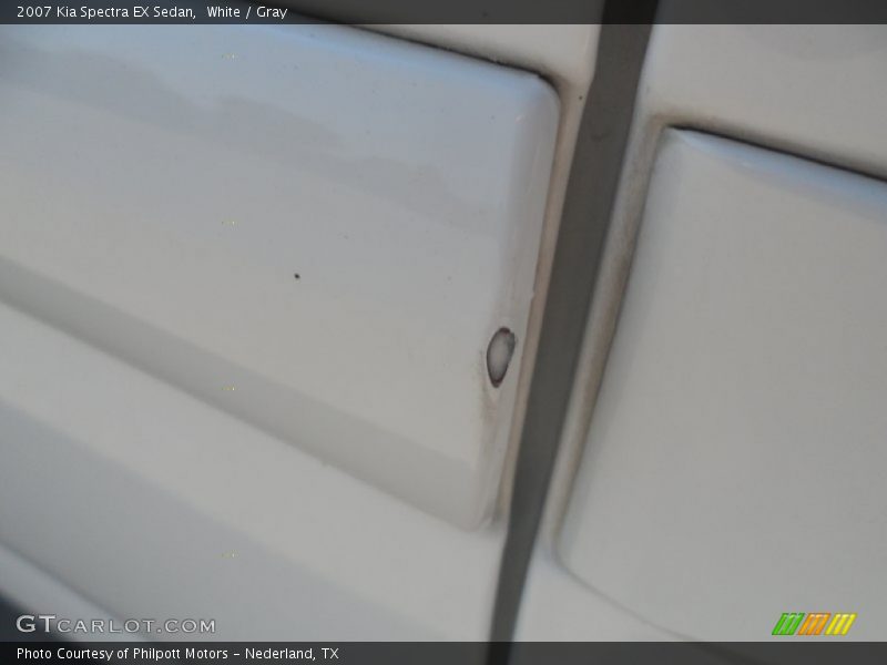 White / Gray 2007 Kia Spectra EX Sedan