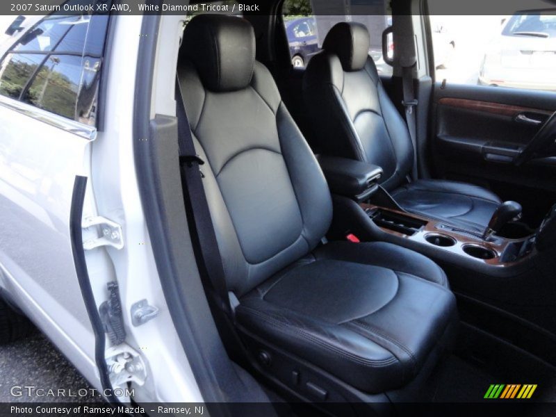 White Diamond Tricoat / Black 2007 Saturn Outlook XR AWD