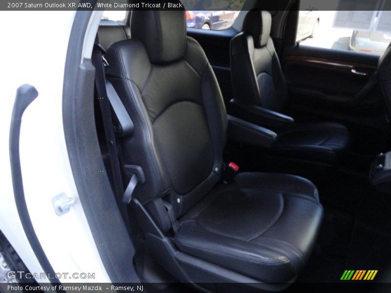 White Diamond Tricoat / Black 2007 Saturn Outlook XR AWD