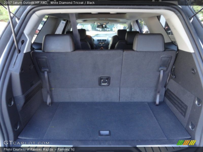 White Diamond Tricoat / Black 2007 Saturn Outlook XR AWD
