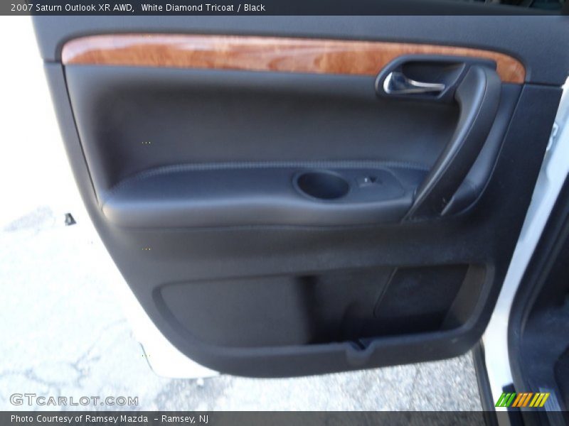 White Diamond Tricoat / Black 2007 Saturn Outlook XR AWD