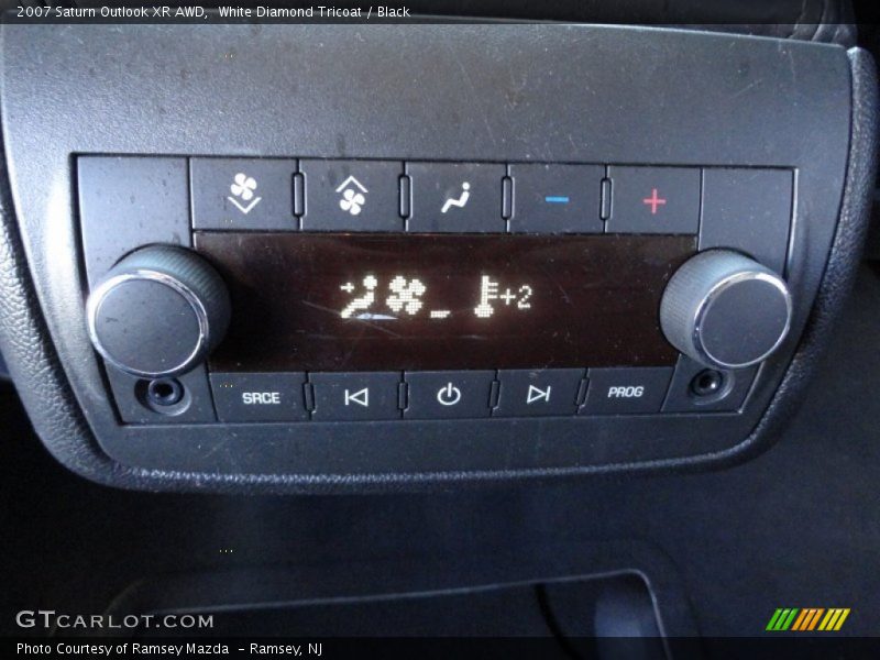 White Diamond Tricoat / Black 2007 Saturn Outlook XR AWD