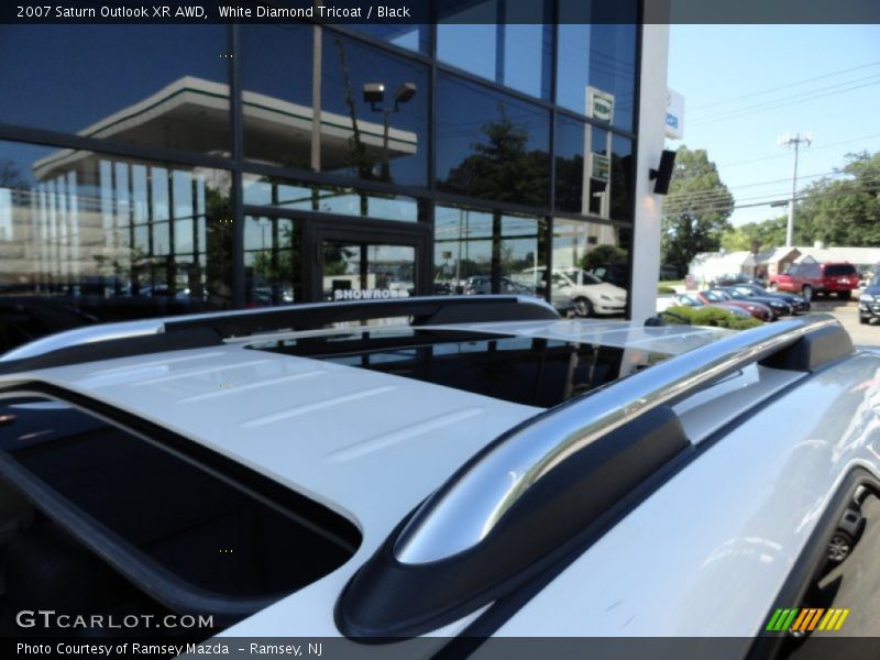 White Diamond Tricoat / Black 2007 Saturn Outlook XR AWD