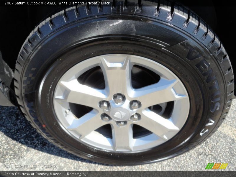 White Diamond Tricoat / Black 2007 Saturn Outlook XR AWD