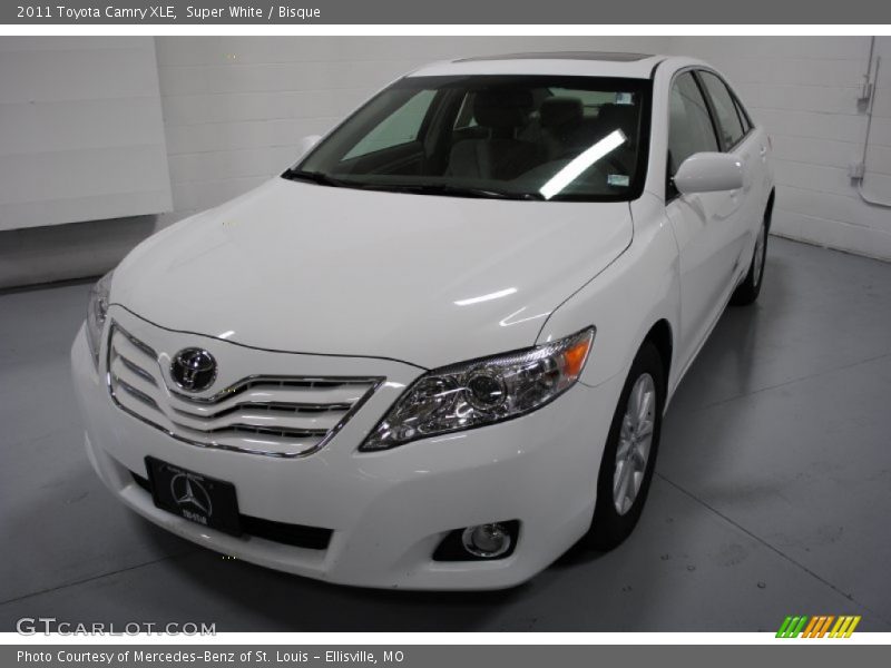 Super White / Bisque 2011 Toyota Camry XLE