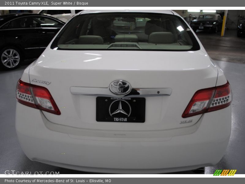 Super White / Bisque 2011 Toyota Camry XLE