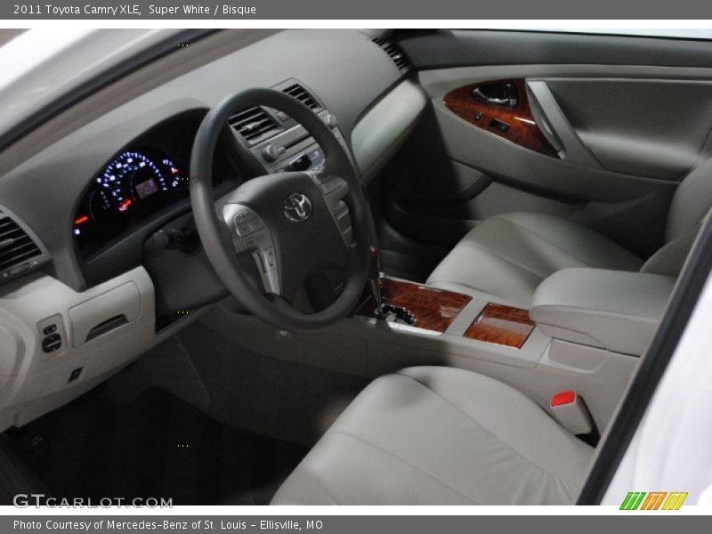 Super White / Bisque 2011 Toyota Camry XLE