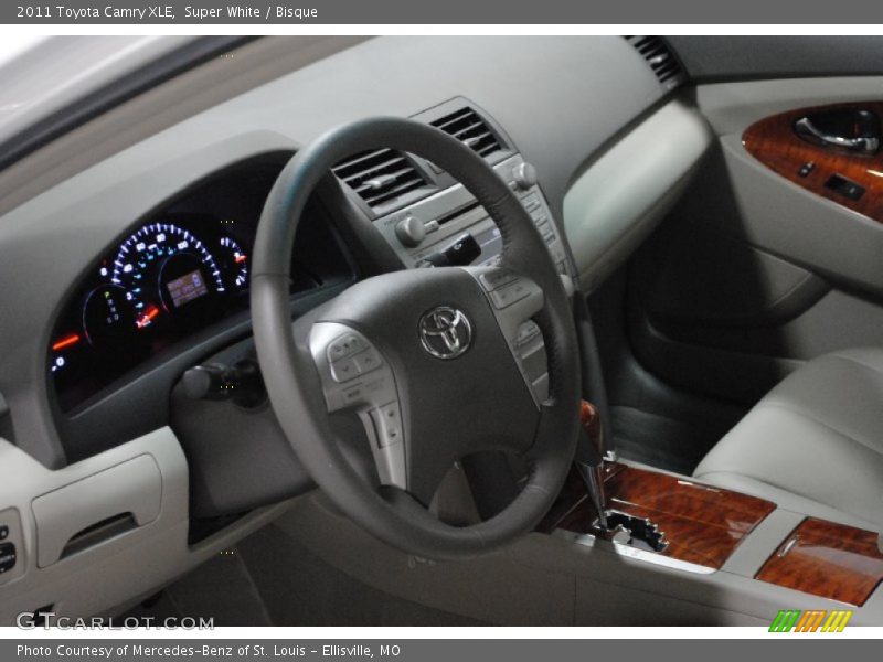Super White / Bisque 2011 Toyota Camry XLE