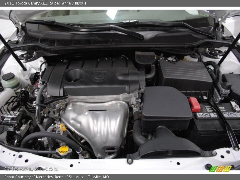 Super White / Bisque 2011 Toyota Camry XLE