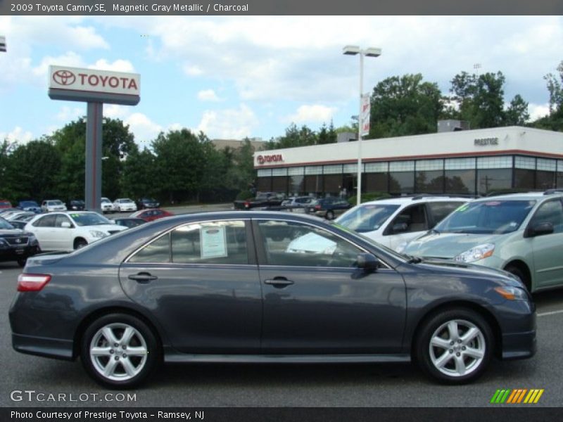 Magnetic Gray Metallic / Charcoal 2009 Toyota Camry SE